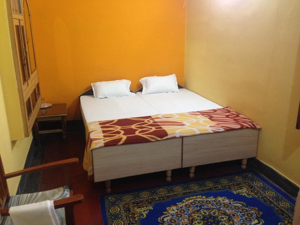 Paradise Inn Guest House Váránaszi Szoba fotó